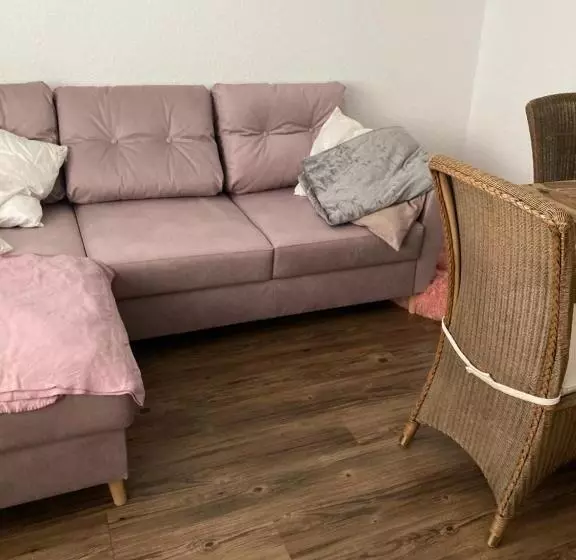 Schönewohnung Mit Eigenem Gsrten Und Eingang