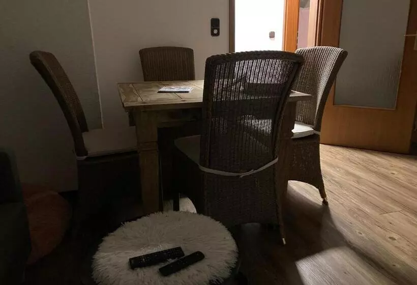 Schönewohnung Mit Eigenem Gsrten Und Eingang