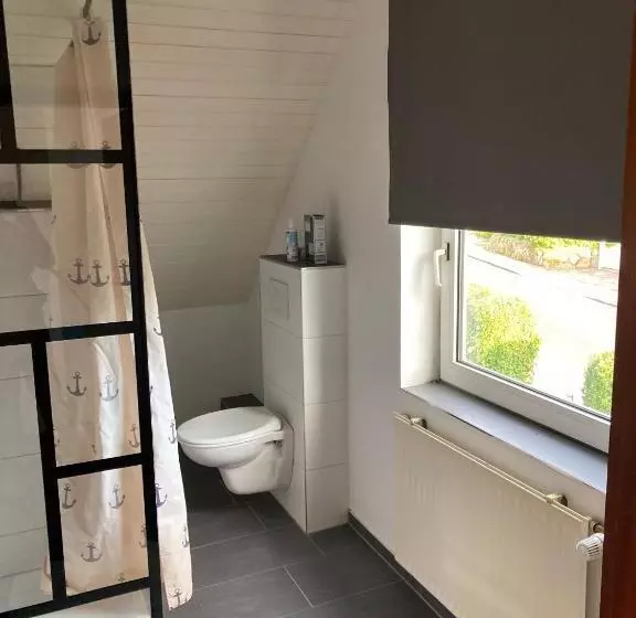 Schönewohnung Mit Eigenem Gsrten Und Eingang