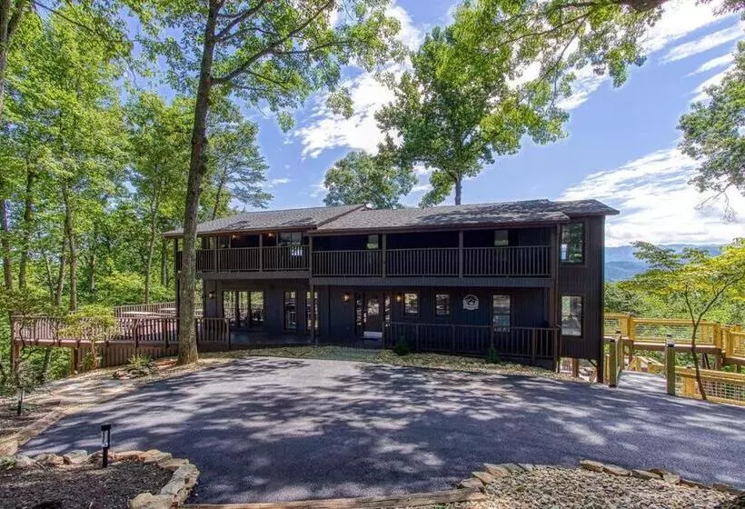 Smoky Vista Lodge