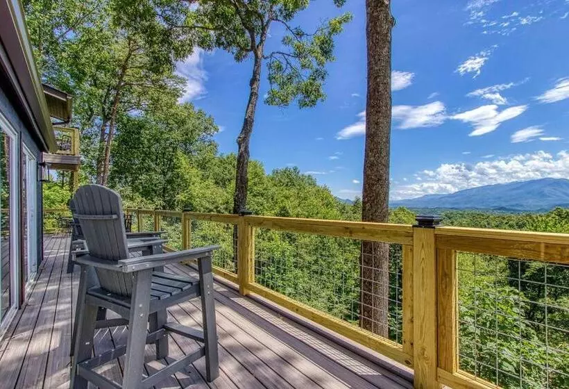 Smoky Vista Lodge