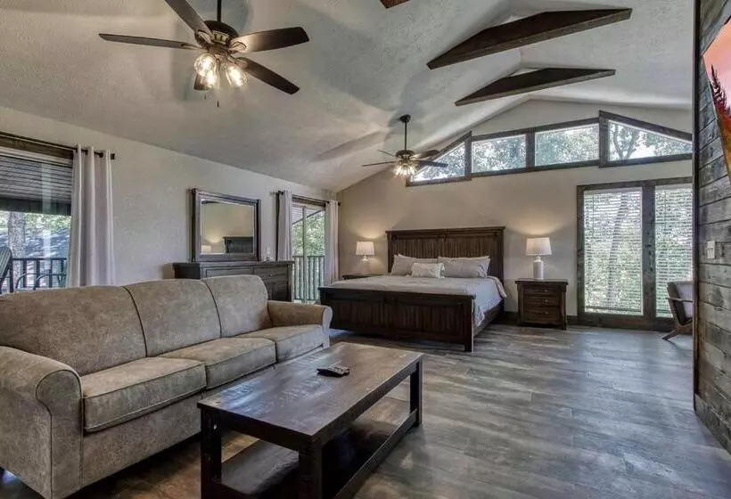 Smoky Vista Lodge