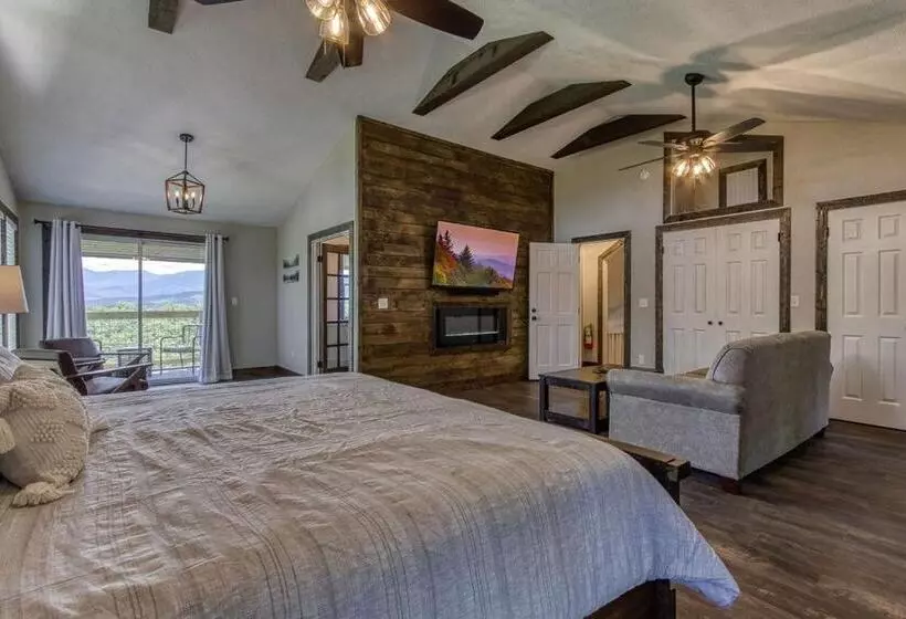 Smoky Vista Lodge