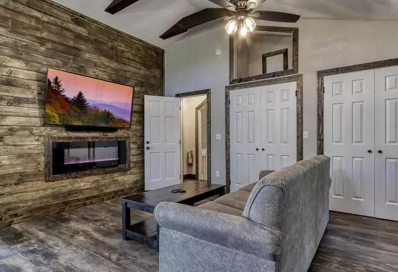 Smoky Vista Lodge