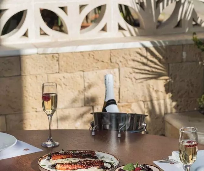 Eliza Hotel By Panel Hospitality