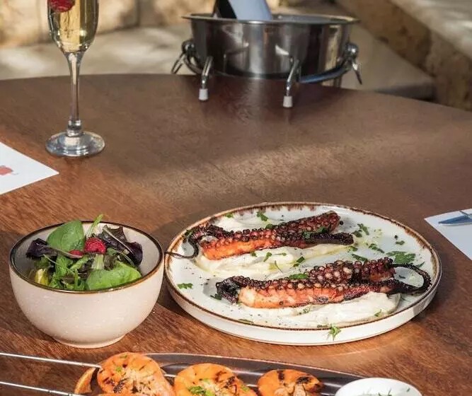 Eliza Hotel By Panel Hospitality