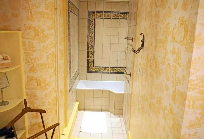 هتل Chateau De La Barre