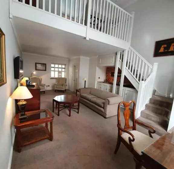 Отель Foxhills Club & Resort