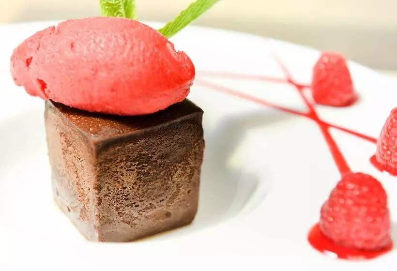 Отель Logis Hôtel Restaurant Des Corbières