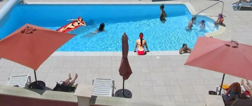 Отель Hôtel Et Studios Les Amandiers