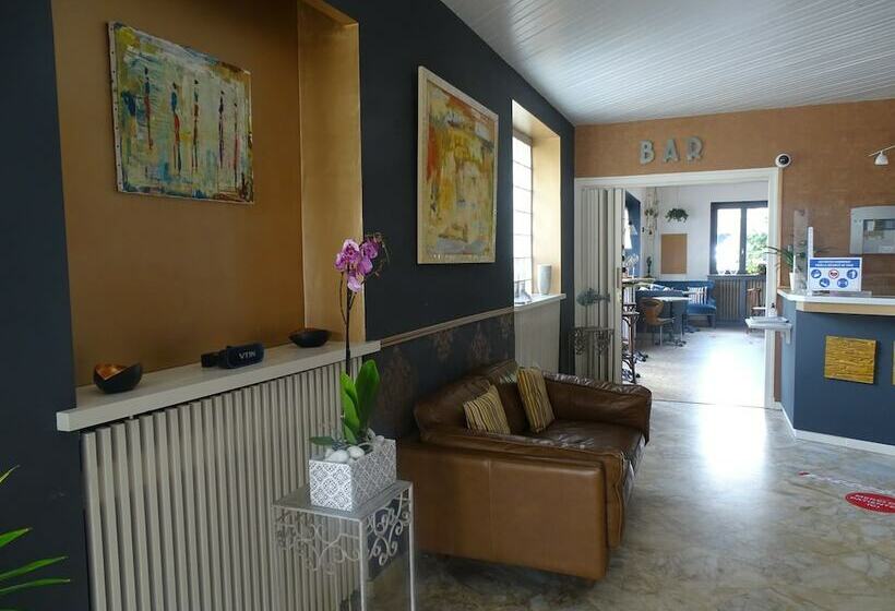 Отель Hôtel Ambroise