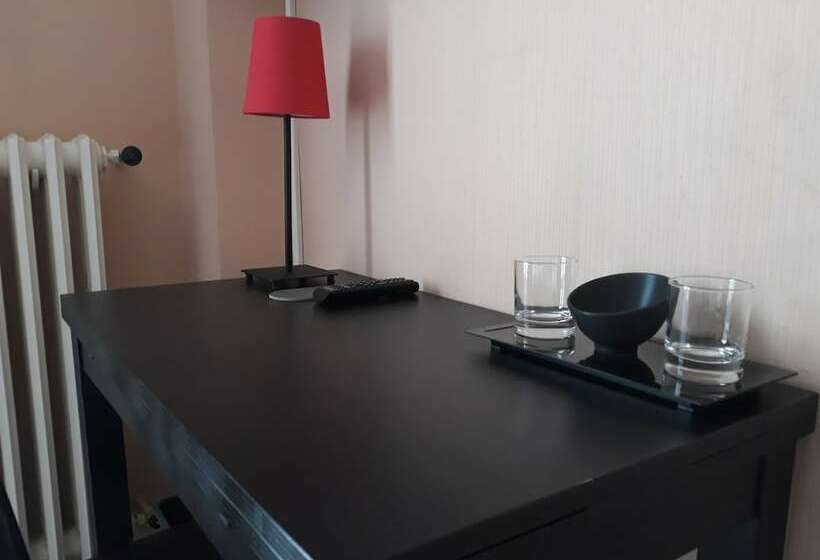 Отель Hôtel Ambroise