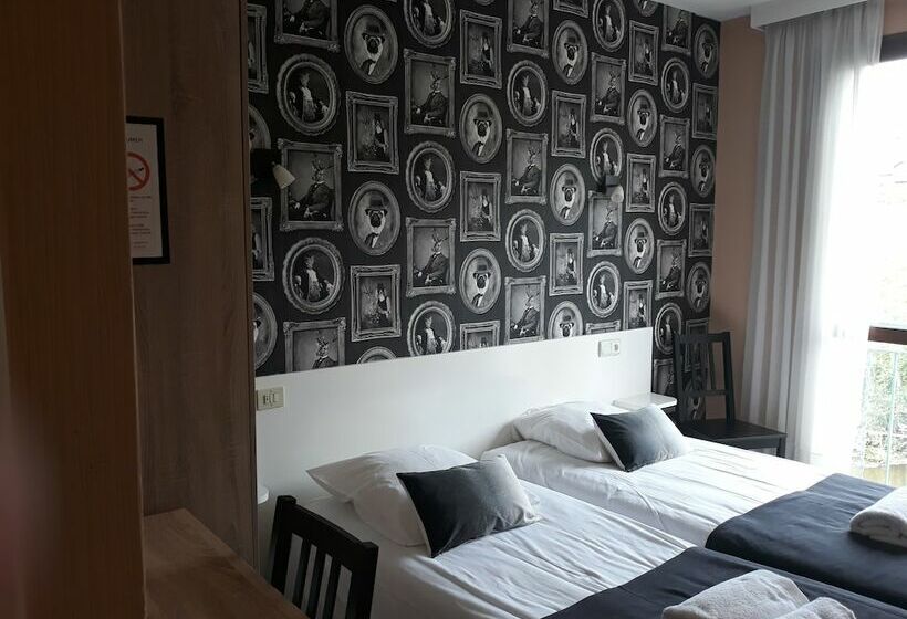 Отель Hôtel Ambroise