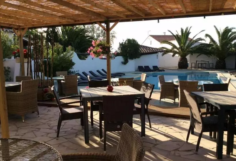 Hotell Mas Des Salicornes