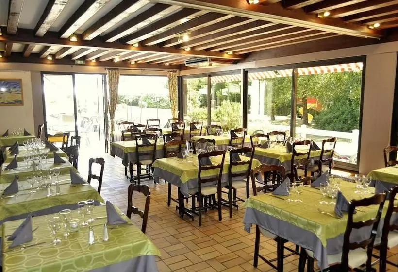 فندق Logis Le Relais De Pouilly