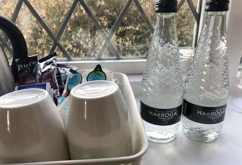 Отель Millstone Country Inn