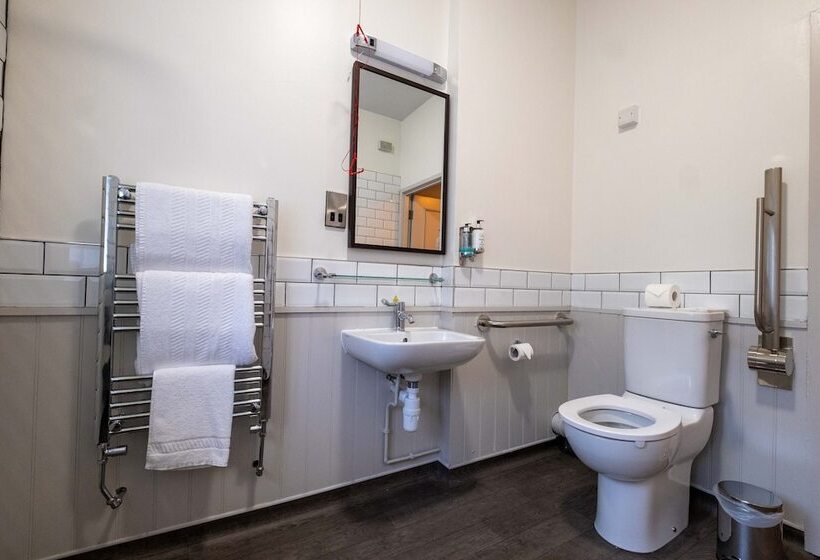 فندق Rockingham Arms By Greene King Inns