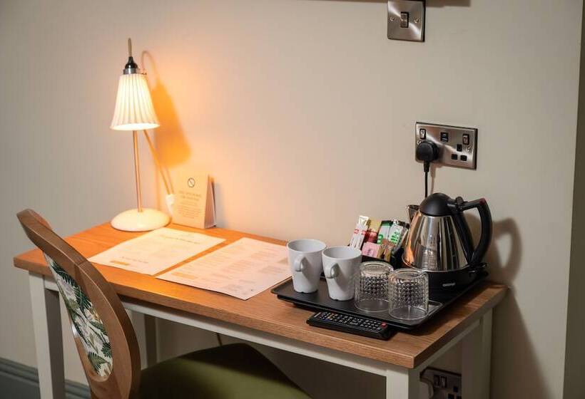 فندق Rockingham Arms By Greene King Inns