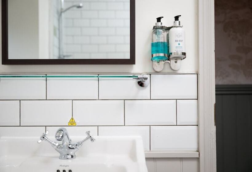 فندق Rockingham Arms By Greene King Inns