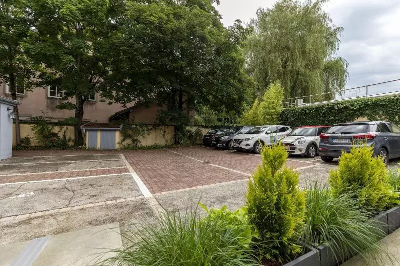 בית מלון כפרי The Originals Boutique, Hôtel De La Balance, Montbéliard