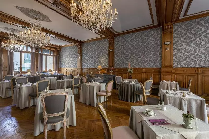 בית מלון כפרי The Originals Boutique, Hôtel De La Balance, Montbéliard