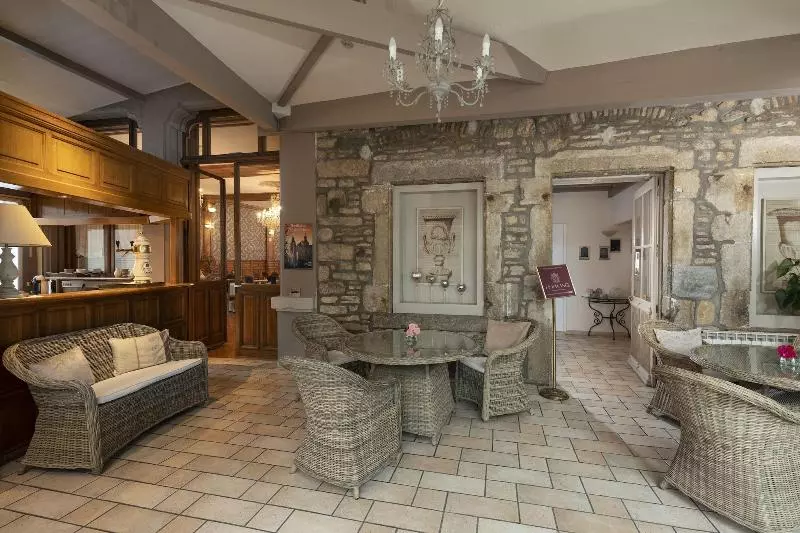 בית מלון כפרי The Originals Boutique, Hôtel De La Balance, Montbéliard