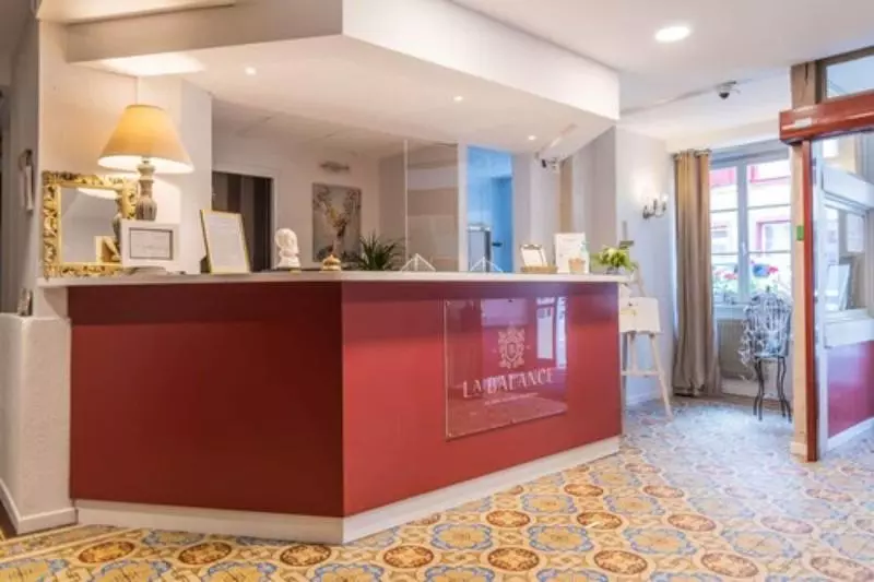 בית מלון כפרי The Originals Boutique, Hôtel De La Balance, Montbéliard