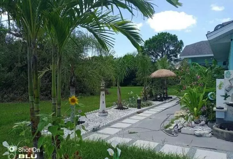 Private Heated Pool Sunshine Vacation Home