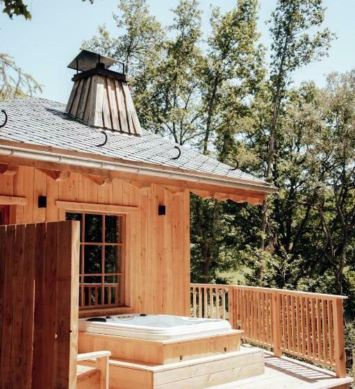 The Woodpecker Lodge