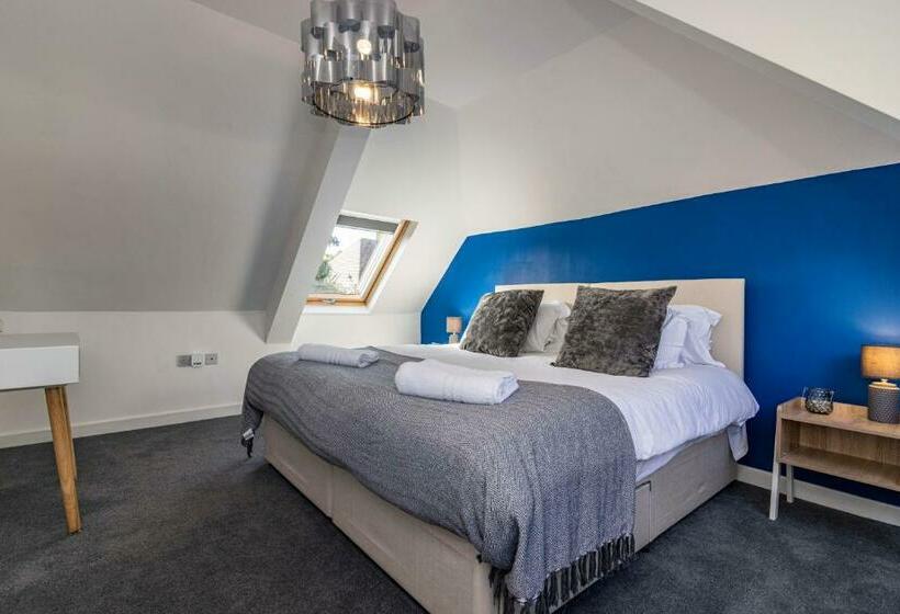 Quiet & Cosy Wollaton Bungalow, Large Garden, Near To Wollaton Deer Park