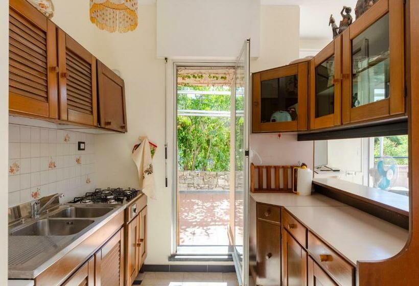 Altido Flat With Terrace & Sea View