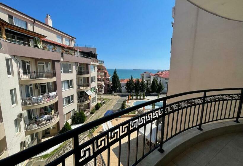 Cozy 1bd Apartment With A Lovely Sea View