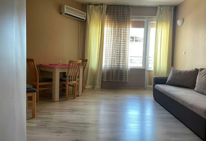 Cozy 1bd Apartment With A Lovely Sea View