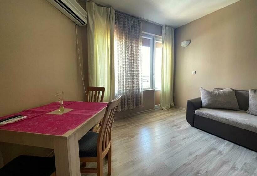 Cozy 1bd Apartment With A Lovely Sea View