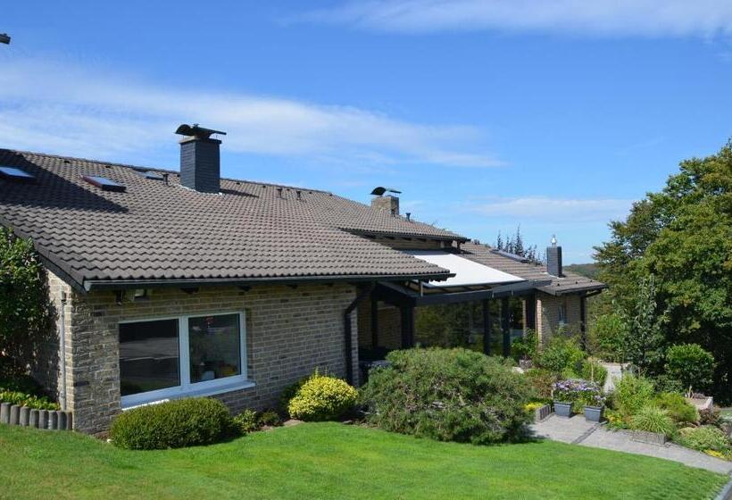Großzügige Wohnung über 2 Ebene In Landschaftlich Schöner Lage Mit Gartenblick