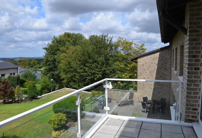 Großzügige Wohnung über 2 Ebene In Landschaftlich Schöner Lage Mit Gartenblick