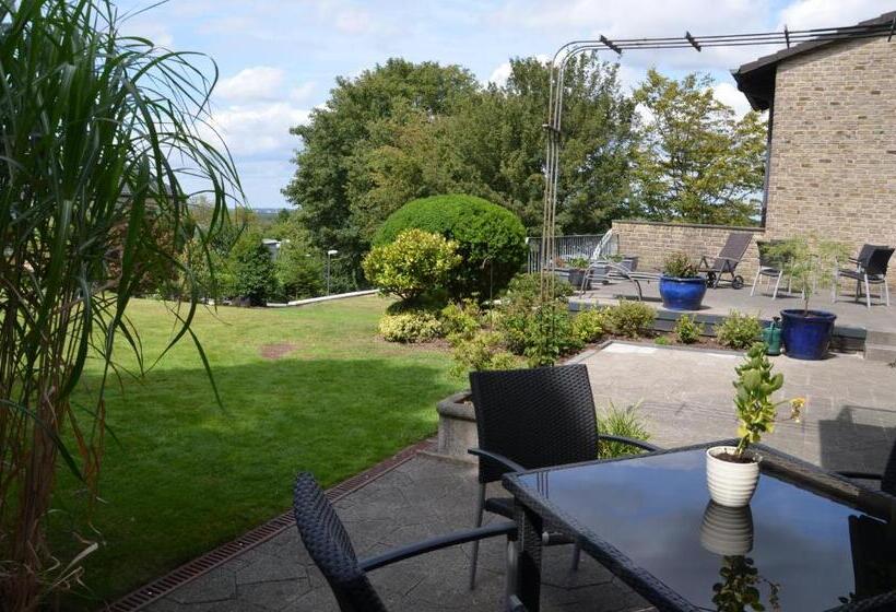 Großzügige Wohnung über 2 Ebene In Landschaftlich Schöner Lage Mit Gartenblick