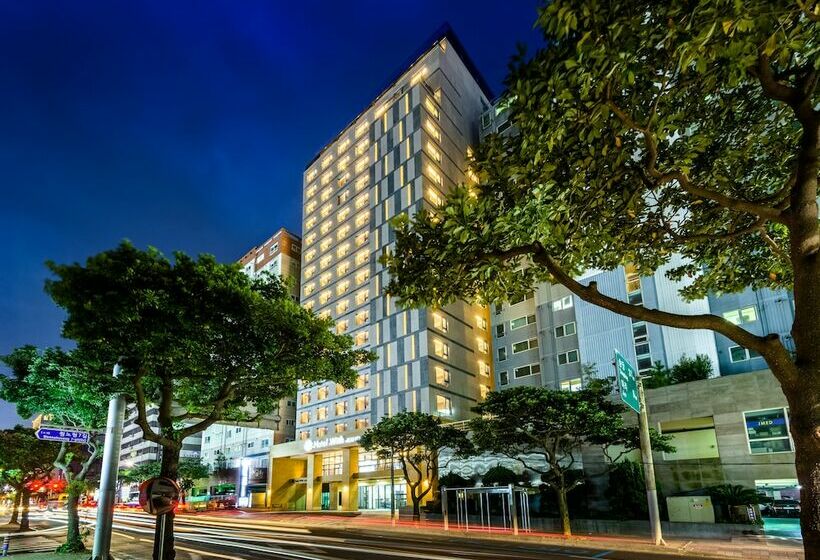 בית מלון כפרי With City