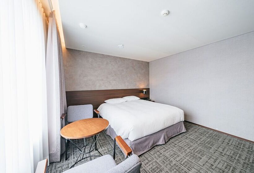 בית מלון כפרי With City