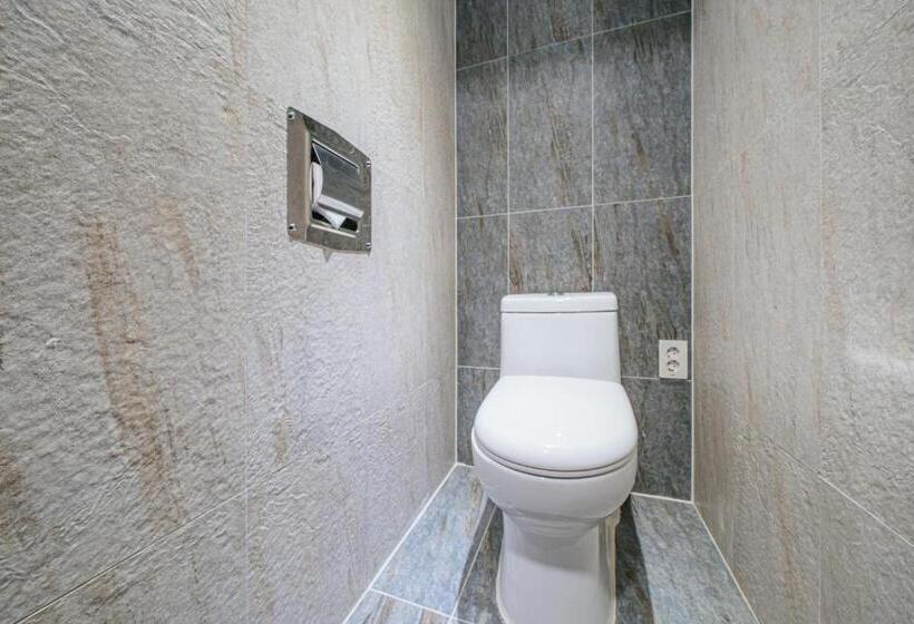 בית מלון כפרי With City