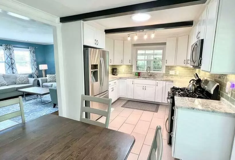 The Best Family & Friends Hangout & Pet Friendly!!