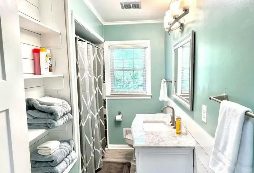 The Best Family & Friends Hangout & Pet Friendly!!