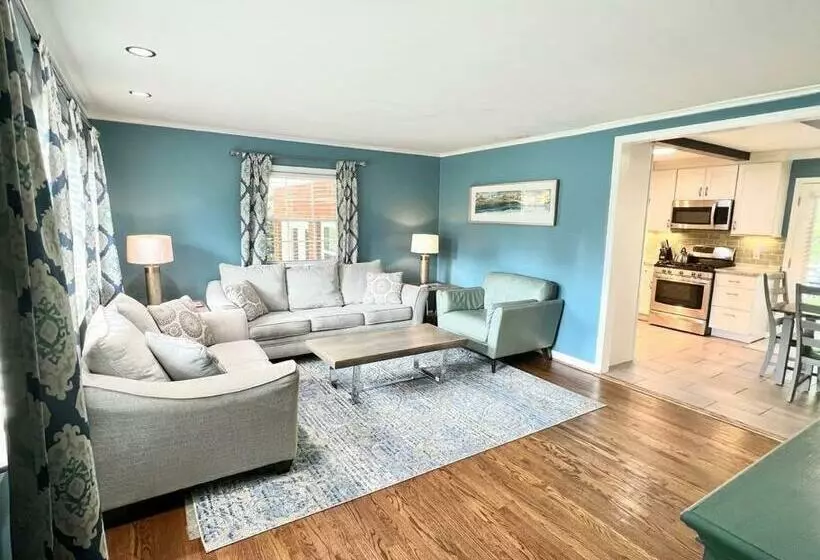 The Best Family & Friends Hangout & Pet Friendly!!