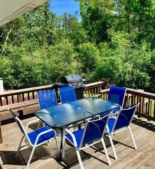 The Best Family & Friends Hangout & Pet Friendly!!