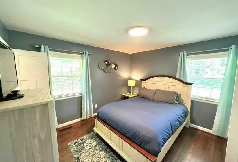 The Best Family & Friends Hangout & Pet Friendly!!
