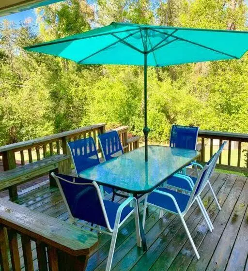 The Best Family & Friends Hangout & Pet Friendly!!