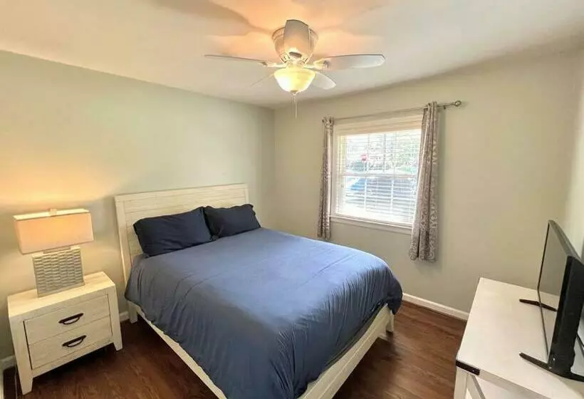The Best Family & Friends Hangout & Pet Friendly!!