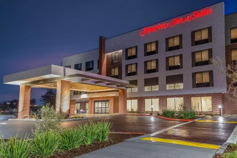 Hotelli Hampton Inn & Suites Santa Rosa Sonoma Wine Country