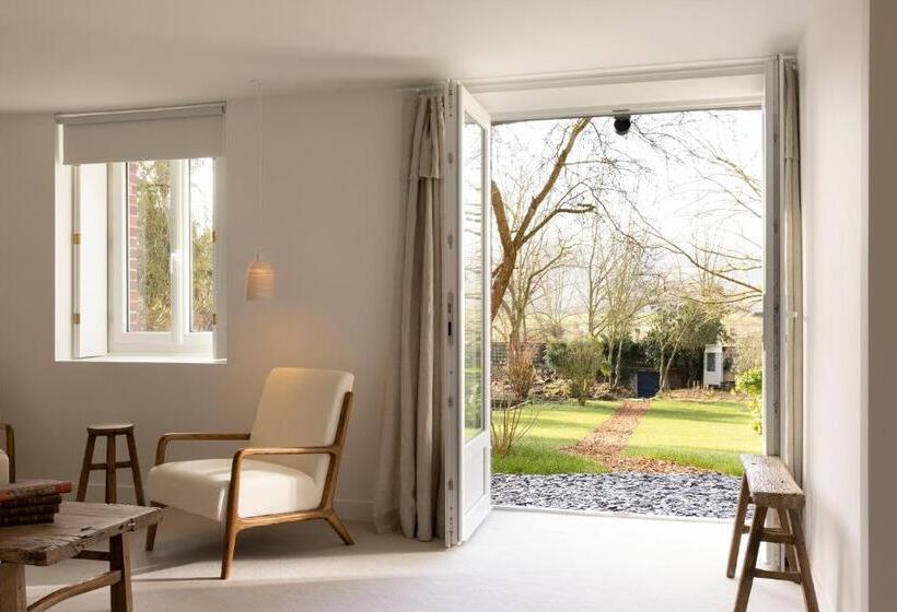 هتل ô Plum Art Chambres De Caractère