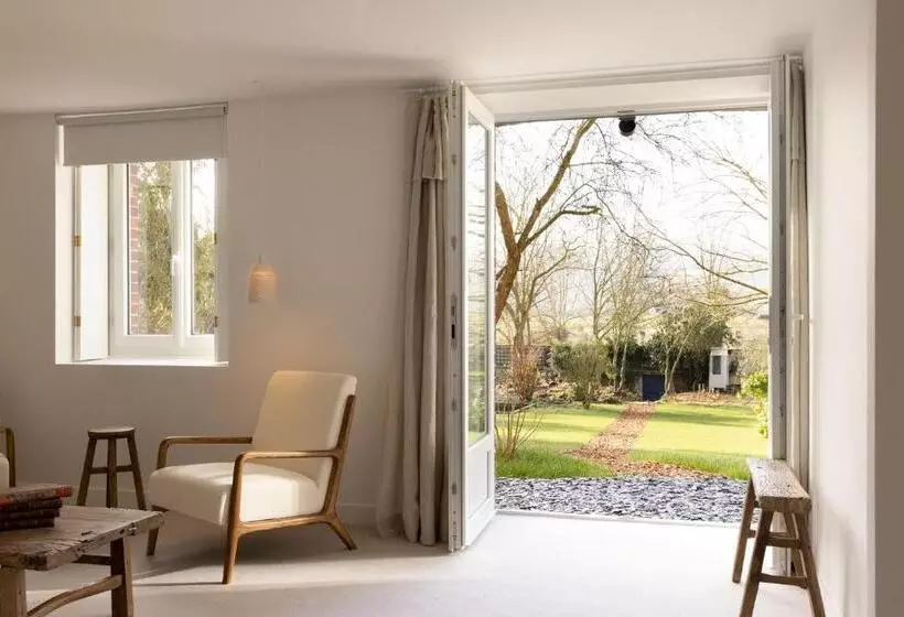 ホテル ô Plum Art Chambres De Caractère